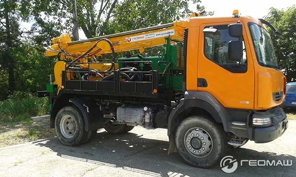 Буровая установка ПБУ-2 на гусеницах в Узбекистане