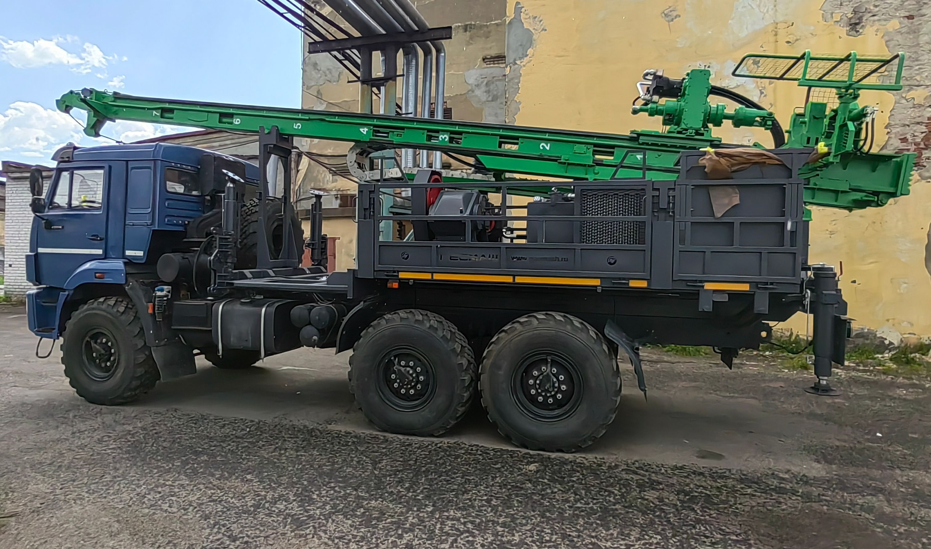 Буровая установка УГБ RC (геологоразведка)