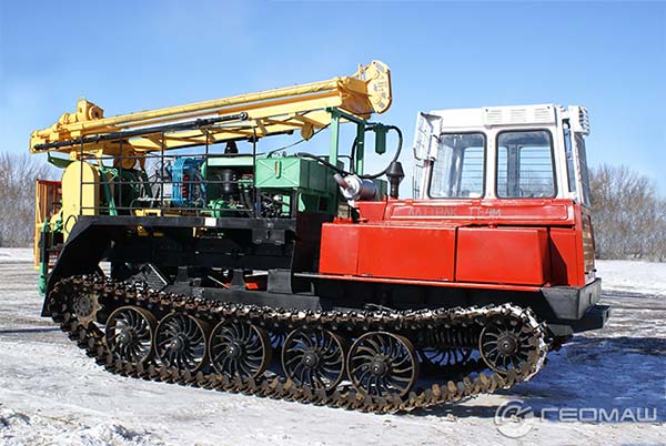 Буровая установка ПБУ-2 на гусеницах в Санкт-Петербурге