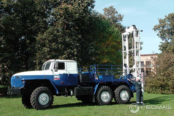 Буровая установка АЗА-3 в Санкт-Петербурге