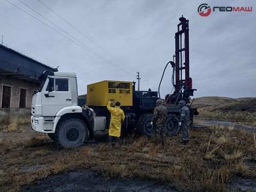 Буровая установка ПБУ-2 на гусеницах в Санкт-Петербурге