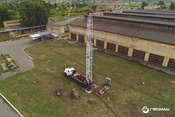 Роторная буровая установка УРБ-25 (гидрогеология)