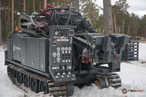 Буровая установка УГБ-996 «Пионер» в Санкт-Петербурге