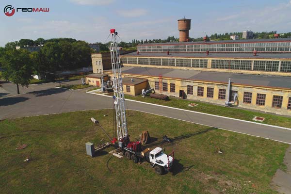 Роторная буровая установка УРБ-25 (гидрогеология)