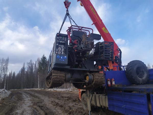 Буровая установка УГБ-963 "Пионер" для "Зеленой сейсмики" (сейсморазведка) в Санкт-Петербурге