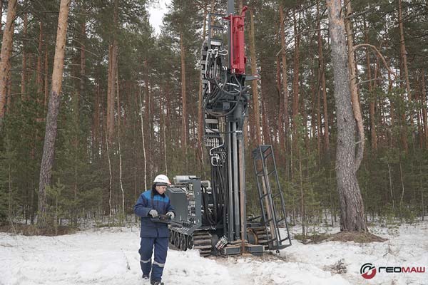 Буровая установка УГБ-996 «Пионер» в Санкт-Петербурге