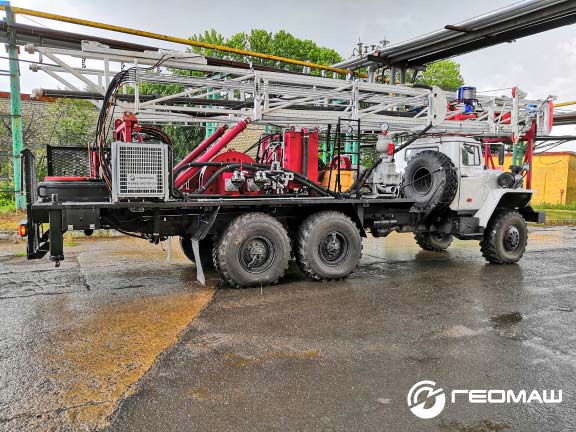 Роторная буровая установка УРБ-25 (гидрогеология)