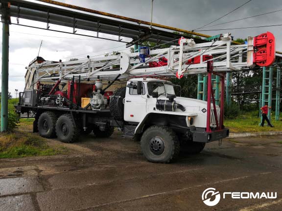 Роторная буровая установка УРБ-25 (гидрогеология)