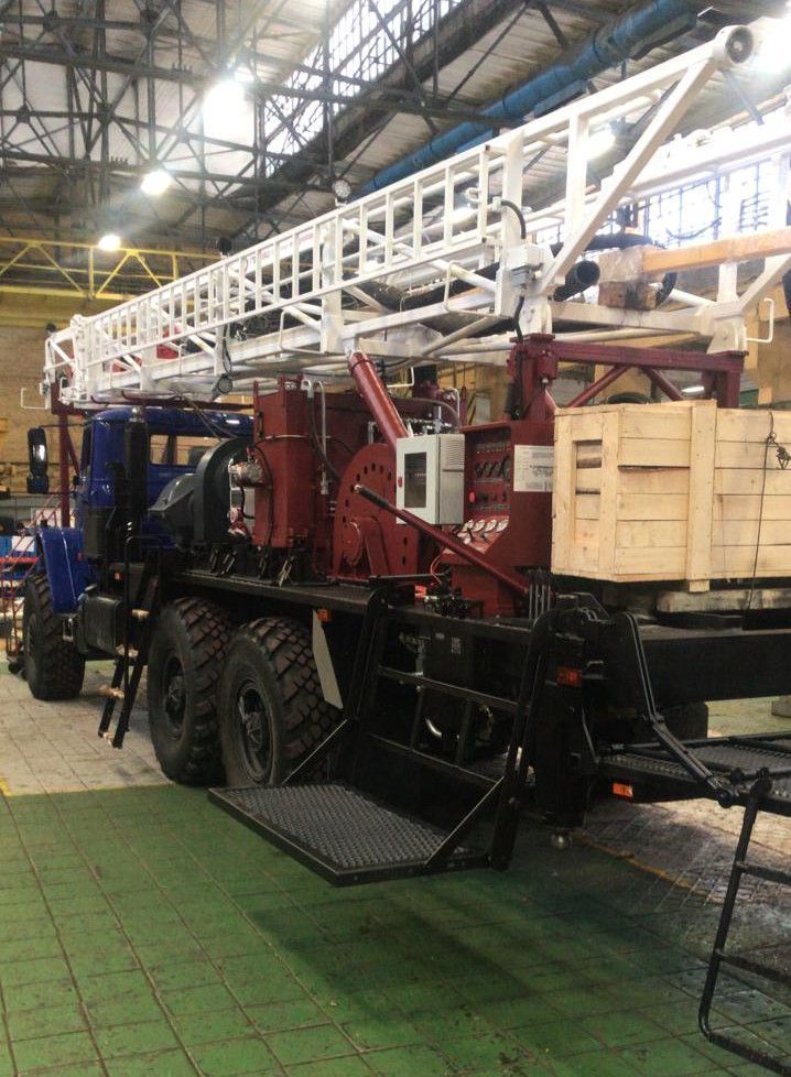 Роторная буровая установка УРБ-25 (гидрогеология)
