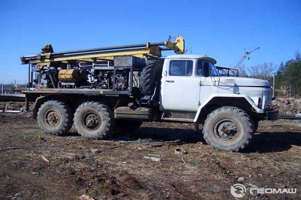 Буровая установка ПБУ-2 на гусеницах в Санкт-Петербурге