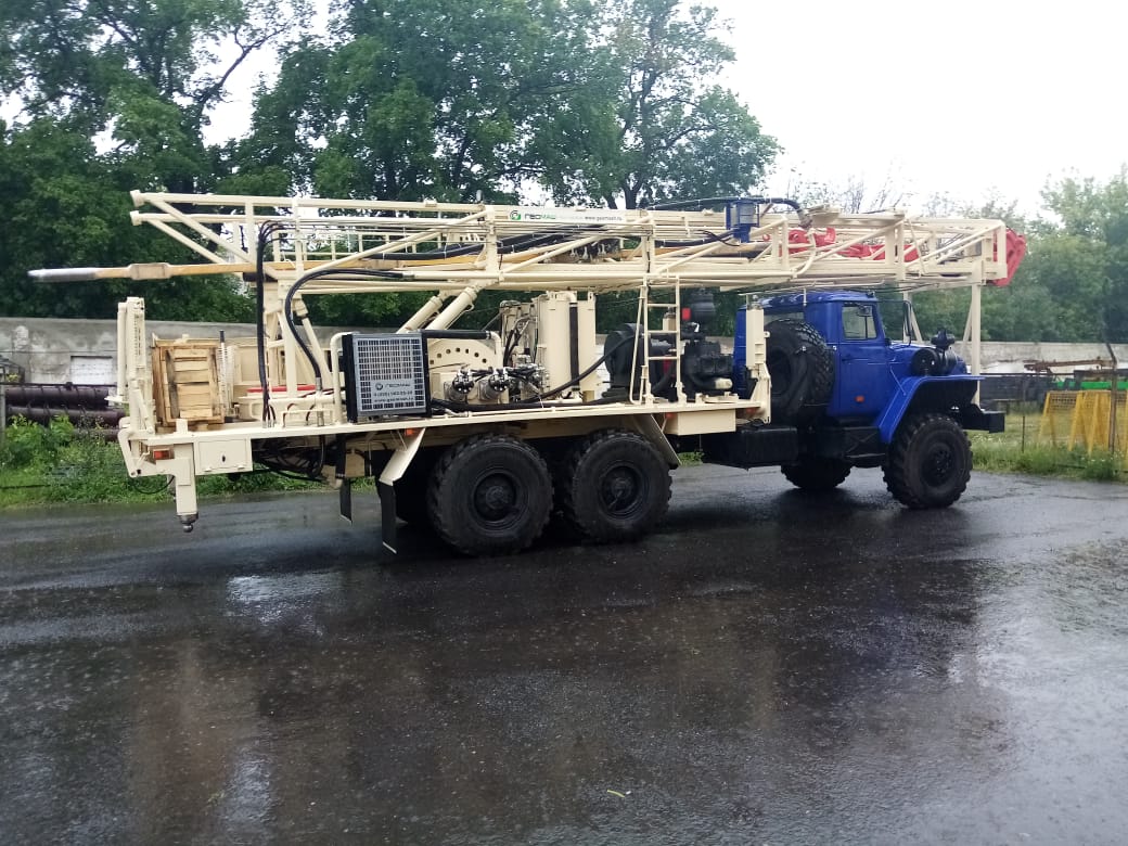 Роторная буровая установка УРБ-25 (гидрогеология)