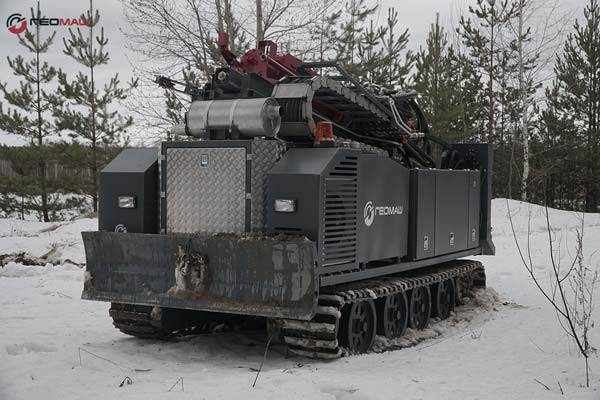 Буровая установка УГБ-996 «Пионер» в Санкт-Петербурге