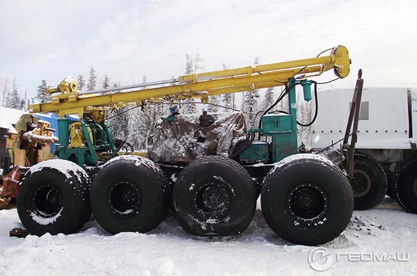 Буровая установка ПБУ-2 на гусеницах в Узбекистане