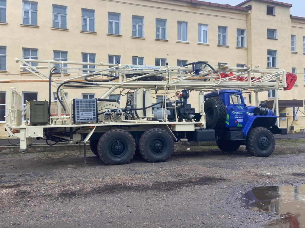 УРБ-25 на УРАЛ-4320.jpg УРБ-25 на УРАЛ-4320.jpg